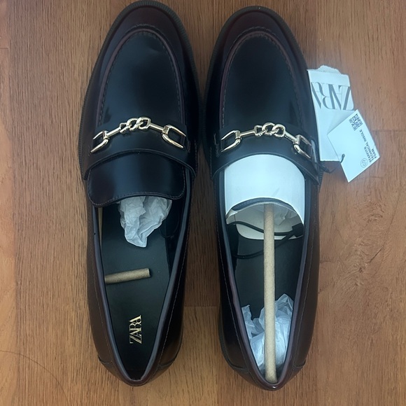Zara Merlot Loafers with Gold Chain Detail - Picture 5 of 5